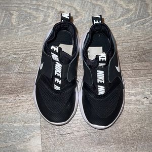 BLACK NIKE Boys Flex Runner Slip On Sneaker size 9c